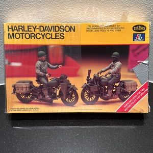 Harley-Davidson Motorcycles Vintage 1:35 Scale Model Set